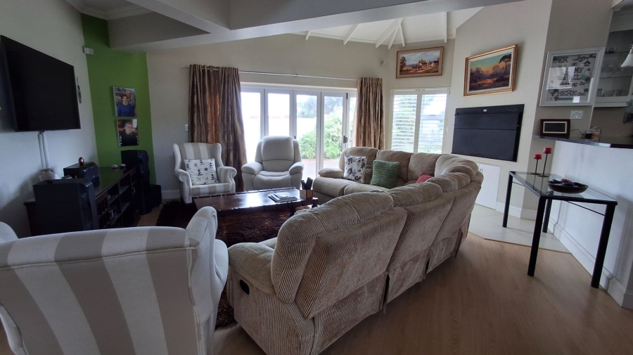 3 Bedroom Property for Sale in Boggomsbaai Western Cape